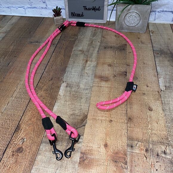 Pet Dual Soft Puppy / Dog Leash By Pawtitas Neon Pink - Picture 1 of 7